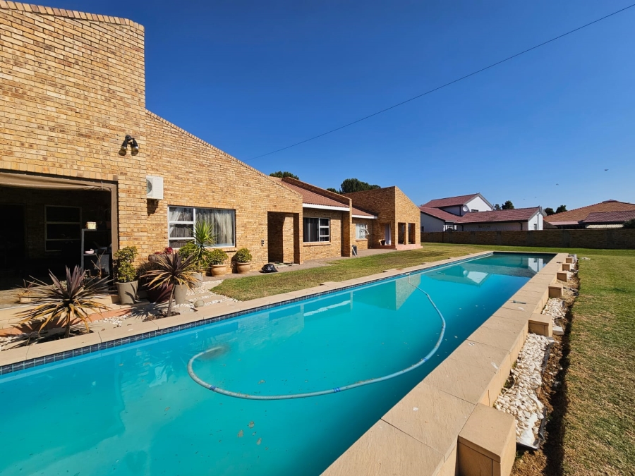 4 Bedroom Property for Sale in Jim Fouchepark Free State